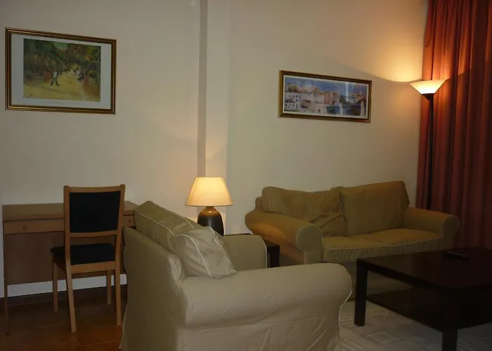 Apartahotel Eur Nir